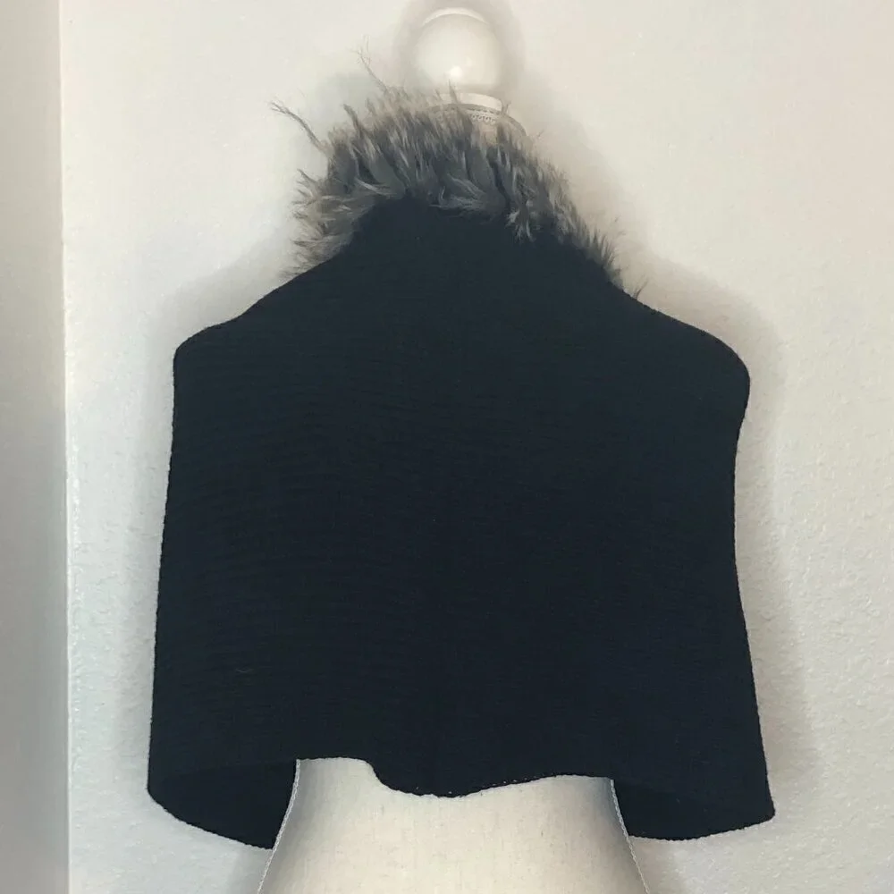 CAbi Infinity Scarf Women's Size O/S Black Gray Faux Fur Trim Twist